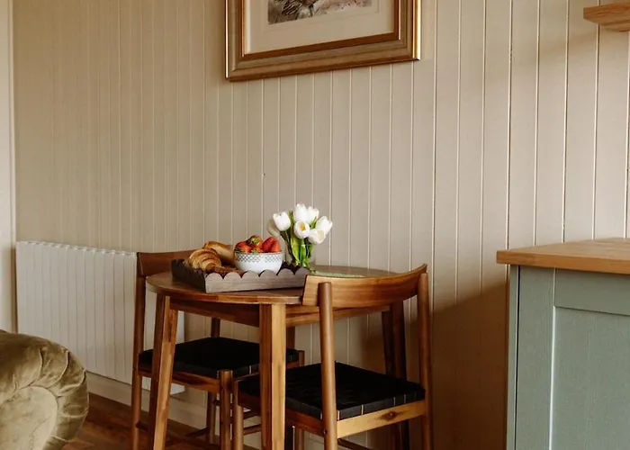 펜션 Tackle At Angliham Estate Kilroghter